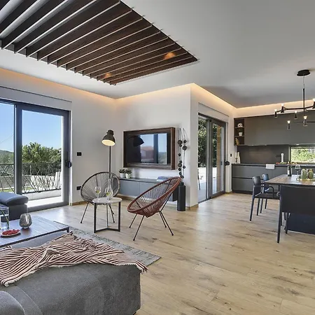 Villa Modern With Private Swimming Pool *