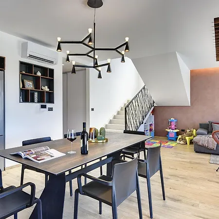Modern With Private Swimming Pool Pula