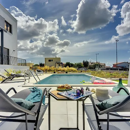 Villa Modern With Private Swimming Pool Pula